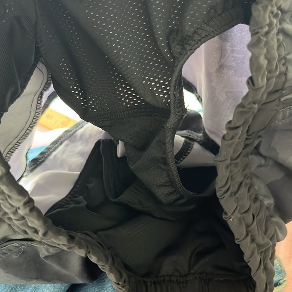 VUORI Women's Black Watercolor Camo Clementine Running Liner Shorts - Picture 8 of 8